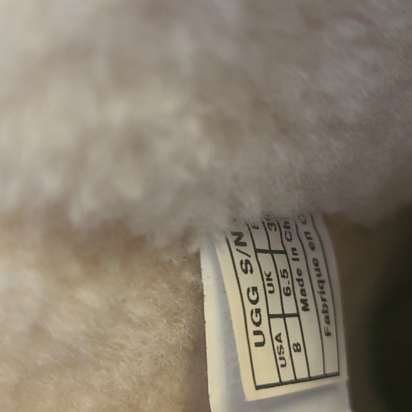UGGS boots - Picture 5 of 5